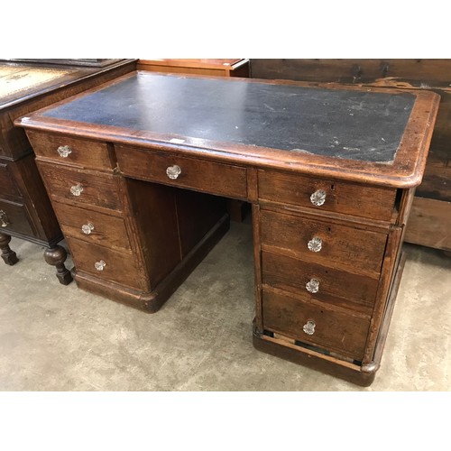 160 - A Victorian pine pedestal desk