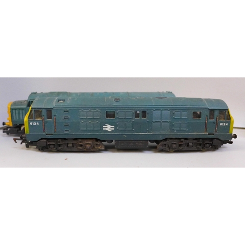 2020 - Four OO gauge model locomotives and three coaches