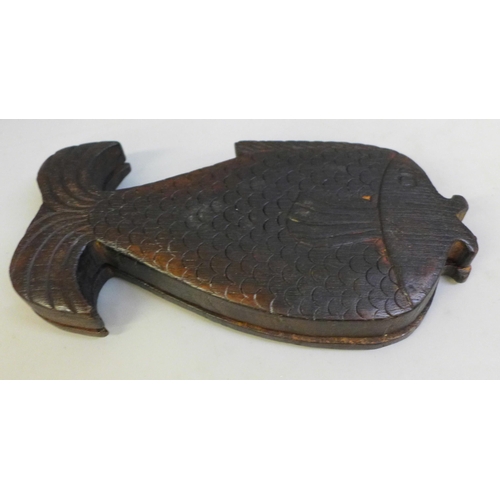 2029 - A set of opium scales in a carved wooden case in the form of a fish, 20cm