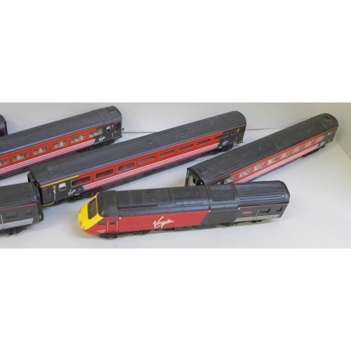 2050 - Hornby Virgin Trains 00 gauge model railway engines and coaches, (2 +4)