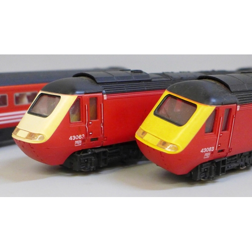 2050 - Hornby Virgin Trains 00 gauge model railway engines and coaches, (2 +4)