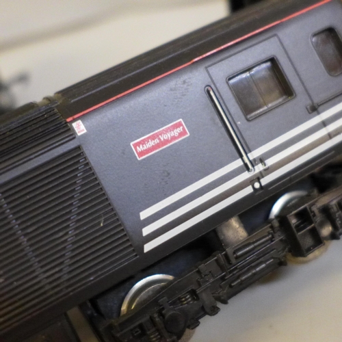 2050 - Hornby Virgin Trains 00 gauge model railway engines and coaches, (2 +4)