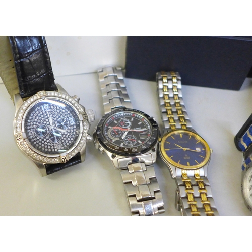 2061 - A collection of wristwatches including Accurist, Seiko, Citizen, etc.