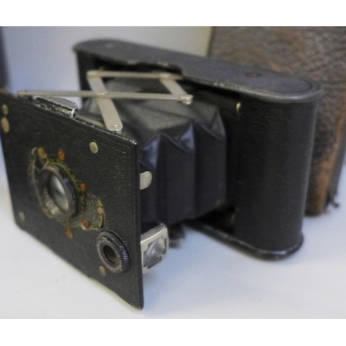 2075 - Two antique folding cameras, a Goerz, Berlin, and a Kodak Eastman 1817