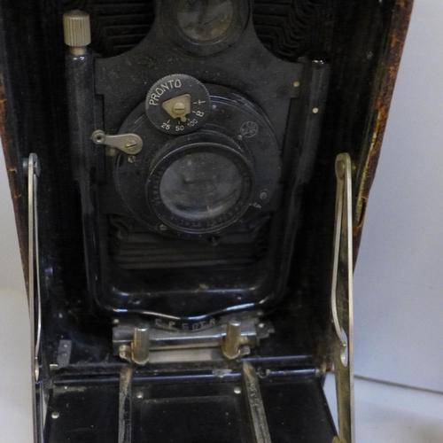 2075 - Two antique folding cameras, a Goerz, Berlin, and a Kodak Eastman 1817