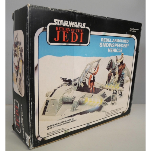 2157 - A 1983 Star Wars Return of the Jedi Rebel Armoured Snowspeeder vehicle, boxed