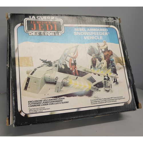 2157 - A 1983 Star Wars Return of the Jedi Rebel Armoured Snowspeeder vehicle, boxed