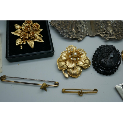 2181 - A collection of costume brooches and a buckle, one brooch lacking pin