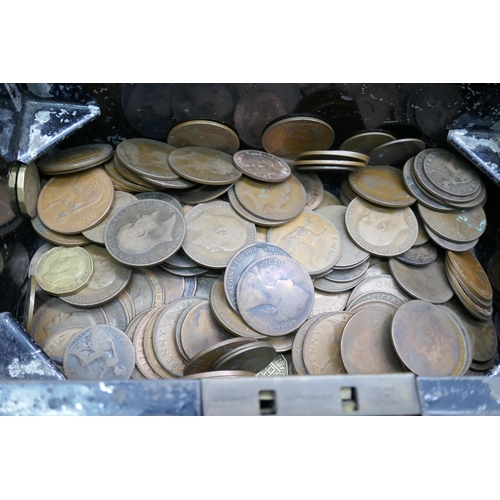 2196 - A collection of coins, mainly Victorian and Edwardian pennies