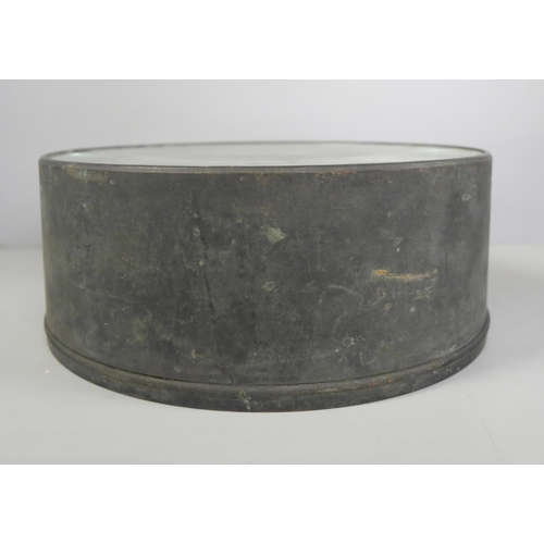 2205 - A large magnifier, as used in ship's navigation or darkroom photograph processing, 21cm diameter, 8c... 