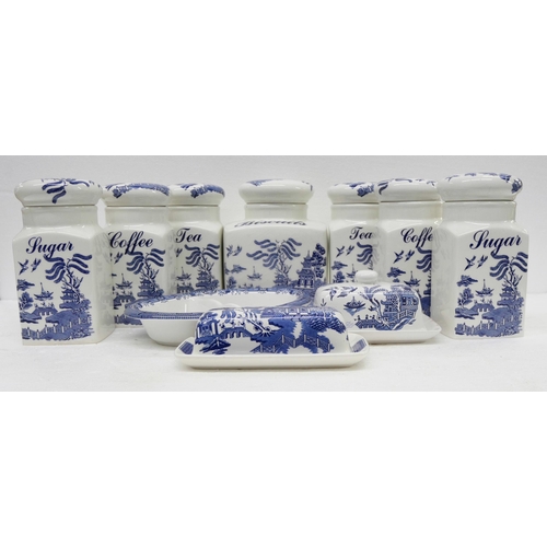 2286 - Five boxes of blue and white china with Willow pattern to include a set of large storage jars, plate... 