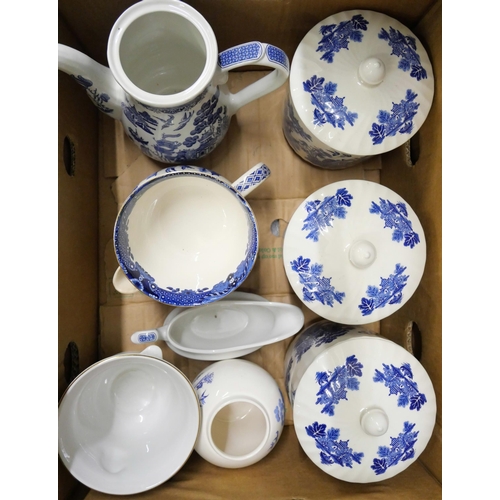 2286 - Five boxes of blue and white china with Willow pattern to include a set of large storage jars, plate... 