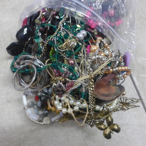 5139 - 2 bags of costume jewellery