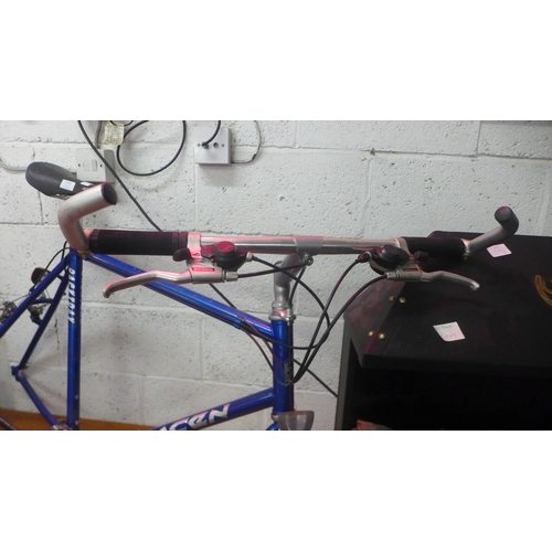 5160 - A Team Saracen BackTrax bike frame