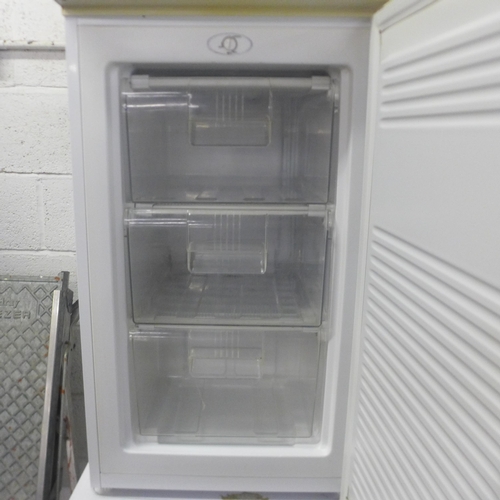 5166 - A Bush BUCF5085W free standing under counter freezer