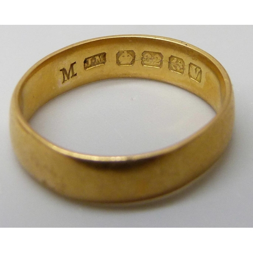 7001 - Two 22ct gold wedding rings, 4.1g, L and 4.3g, O