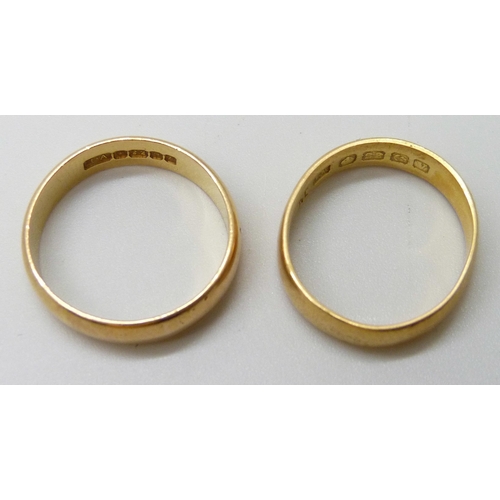 7001 - Two 22ct gold wedding rings, 4.1g, L and 4.3g, O