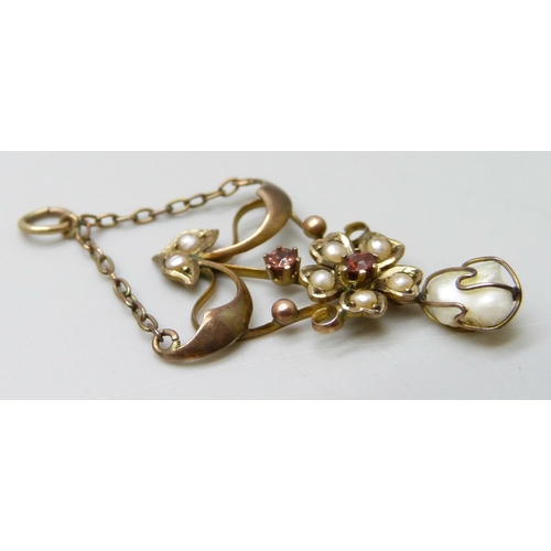 7002 - An Art Nouveau 9ct gold, pearl and garnet pendant, 2g, 4.3cm