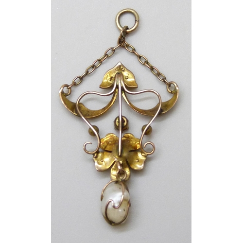 7002 - An Art Nouveau 9ct gold, pearl and garnet pendant, 2g, 4.3cm