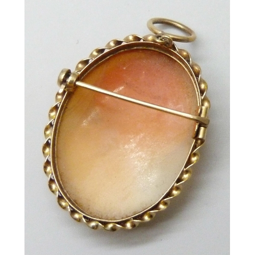 7003 - A 9ct gold wedding ring, 4.4g, Y, a 9ct gold mounted Cameo brooch/pendant, 7.7g, 3.8cm, and a single... 