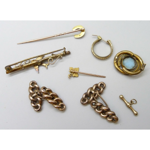 7005 - A 9ct gold bar brooch, a 9ct gold stick pin with horseshoe set with seed pearls, a 9ct gold stick pi... 