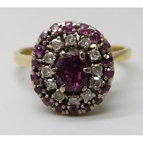 7020 - An 18ct gold, ruby and diamond cluster ring, 5.5g, Q