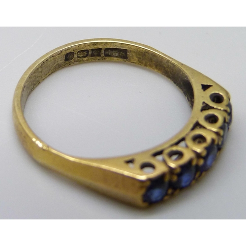 7039 - A silver gilt, five stone sapphire ring, P