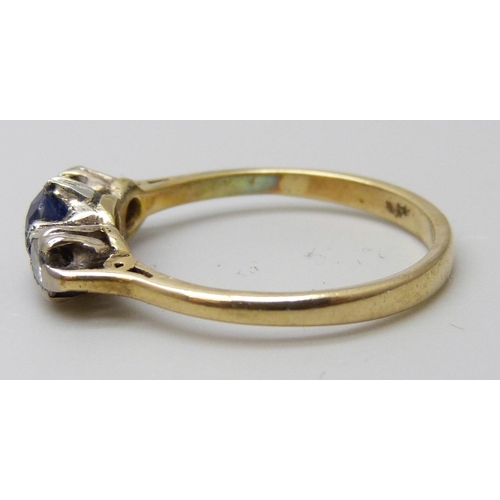 7043 - An 18ct gold, sapphire and diamond three stone ring, 2.6g, N