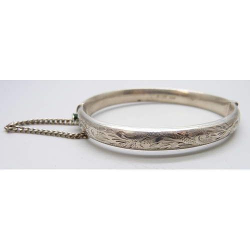 7051B - Two silver bangles, 31g