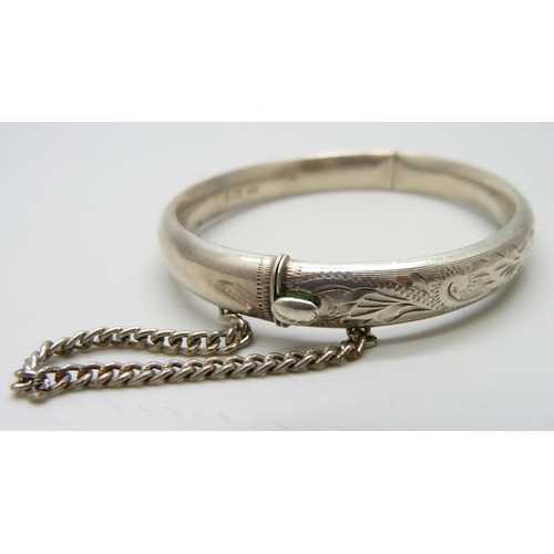 7051B - Two silver bangles, 31g