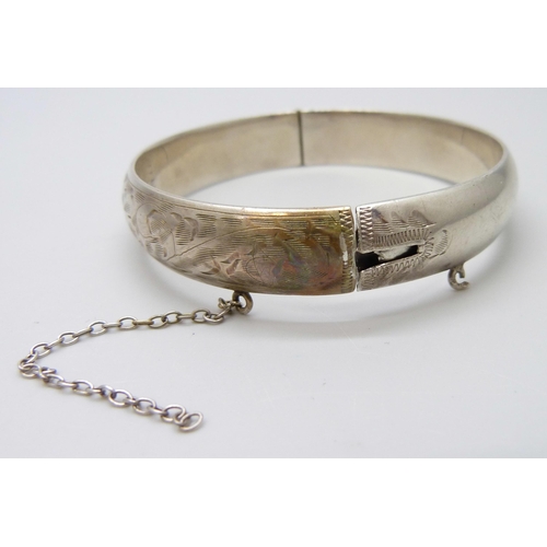 7051B - Two silver bangles, 31g