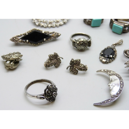 7051C - A collection of silver and marcasite set jewellery including three brooches, two rings, earrings, 45... 