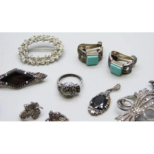 7051C - A collection of silver and marcasite set jewellery including three brooches, two rings, earrings, 45... 