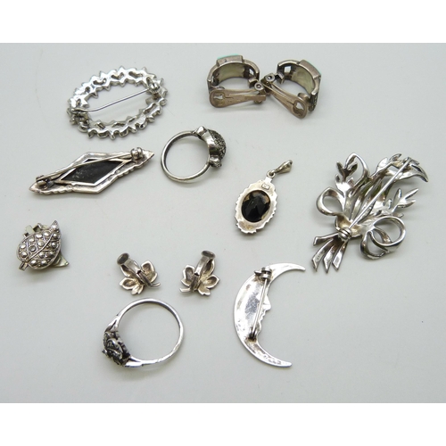 7051C - A collection of silver and marcasite set jewellery including three brooches, two rings, earrings, 45... 