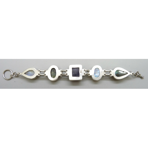 7051D - A silver bracelet set with labradorite, moonstone and amethyst, 43g, 19.5cm