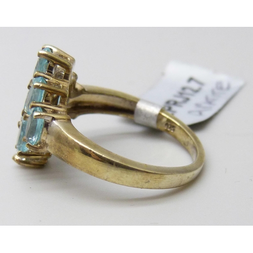 7051G - A silver gilt apatite cluster ring, N