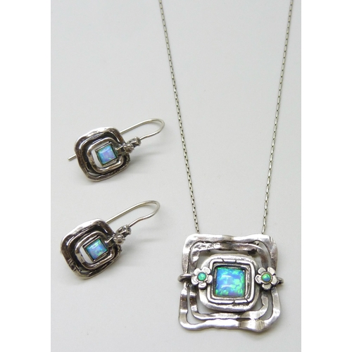 7051J - A pair of silver synthetic opal earrings, and a matching silver pendant, signed, 2.4cm