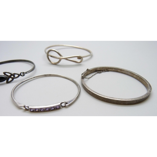 7059 - Five silver bangles, 56g