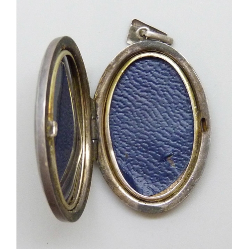 7068 - A Georg Jensen silver locket, 4cm, and a larger silver locket, 19g