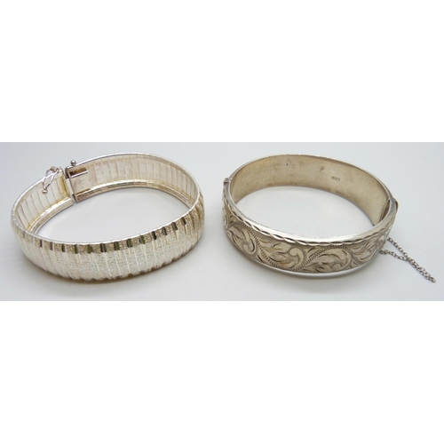 7079 - An Italian silver bracelet and a silver bangle, 50g