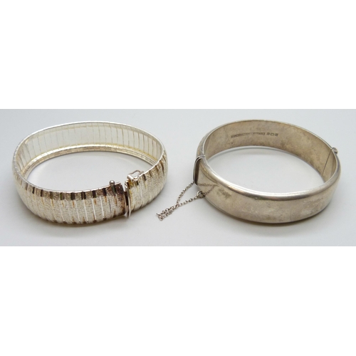 7079 - An Italian silver bracelet and a silver bangle, 50g