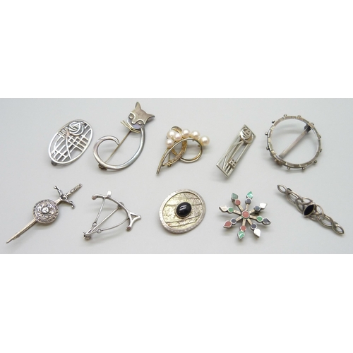 7081 - Eight silver brooches and two white metal brooches including a Vera Halusewa stone set example, 47g