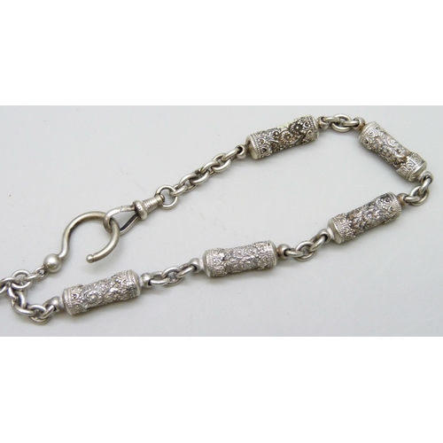 7089 - A white metal Albertina chain bracelet, 16g, 23.5cm