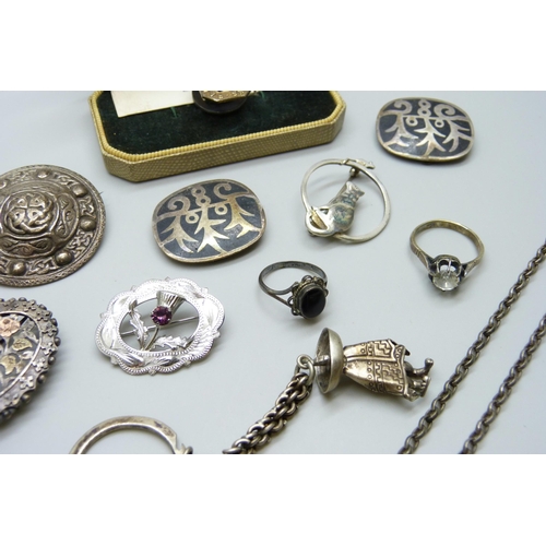 7101 - A collection of silver jewellery - two silver brooches including Victorian, a silver badge, a Mexica... 