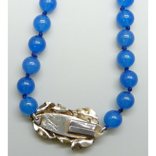 7103 - A blue bead necklace with a .800 silver fastener signed 'Giovanna', 39g