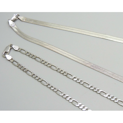 7105 - Two silver necklaces, 26g