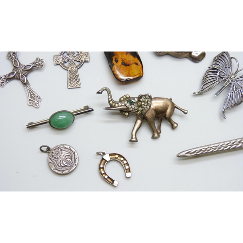 7109 - Ten silver pendants and brooches, 49g