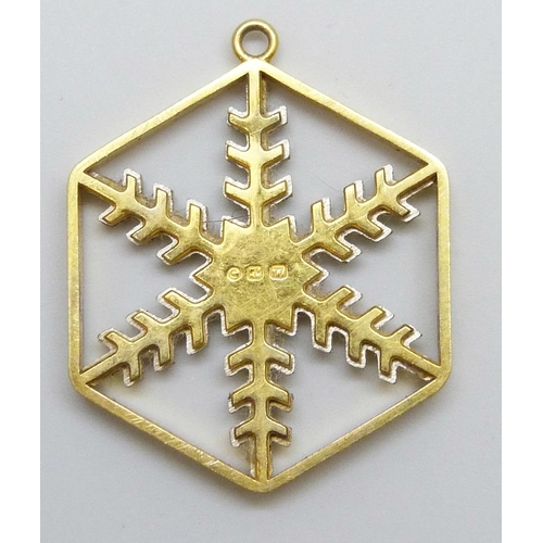 7116 - A Franklin Mint snowflake pendant, lacking loop, 4cm, and a silver chain