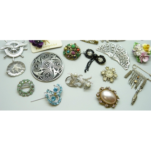 7123 - A collection of costume brooches including Art Nouveau style