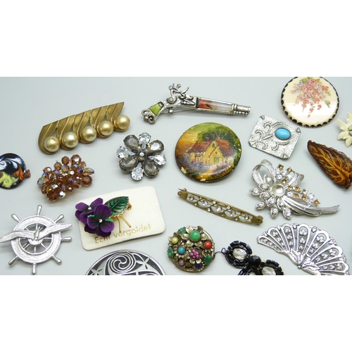 7123 - A collection of costume brooches including Art Nouveau style